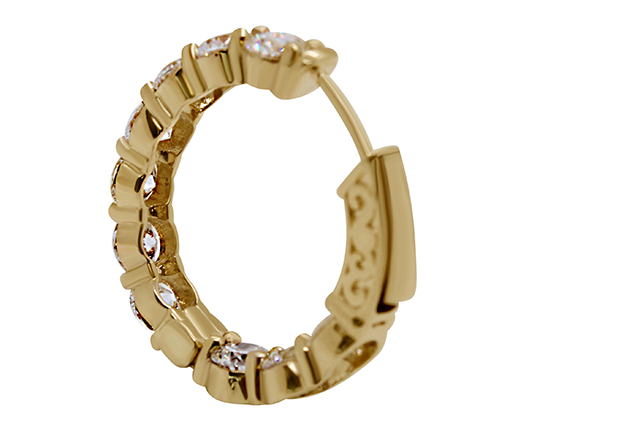 Shared Prong In & Out Hoop