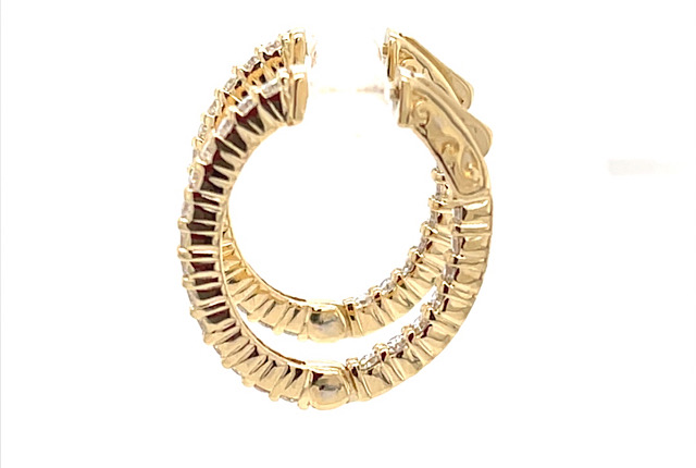 Oval Shared Prong In & Out Hoop