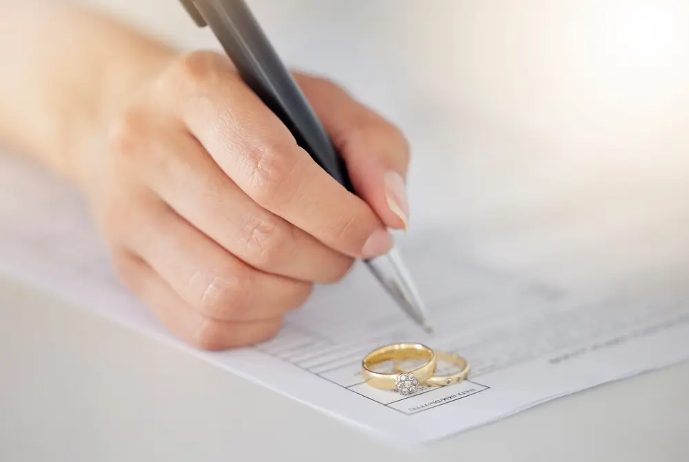 sell diamond ring after divorce image